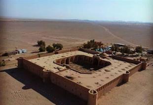 کاروانسرایی در دل کویر 
